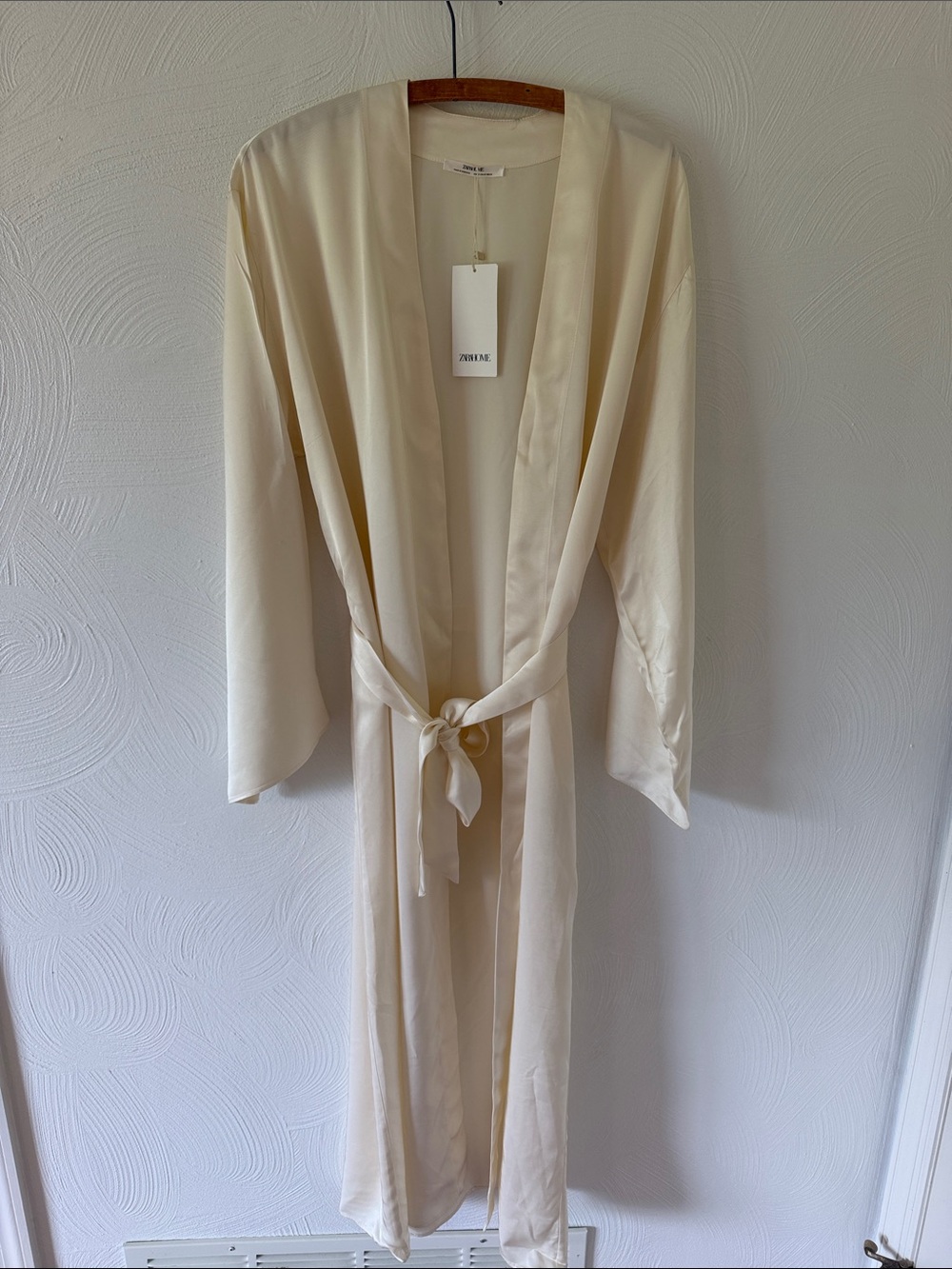 Zara Home NWT Silky Robe in Ecru.  Size Medium.